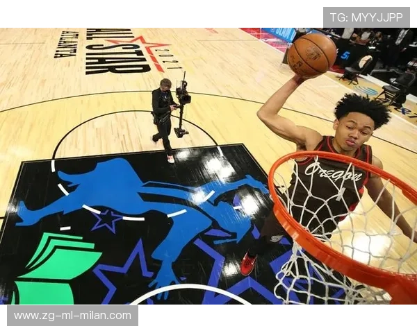 安芬尼·西蒙斯：快攻反击，空接得手，展现速度与技巧的完美结合