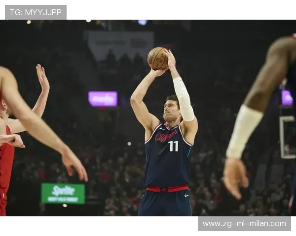 快船团队在攻守转换中显现出默契配合 快船团队在攻守转换中显现出默契配合